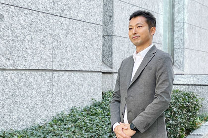 マーケティング部　堀 覚