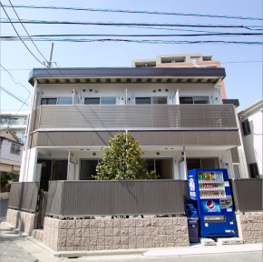 南側からの外観